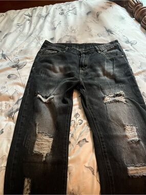 Classic Men's Black Distressed Straight Jeans